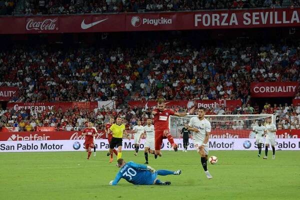 Sevilla FC - Sigma Olomouc (v červeném)