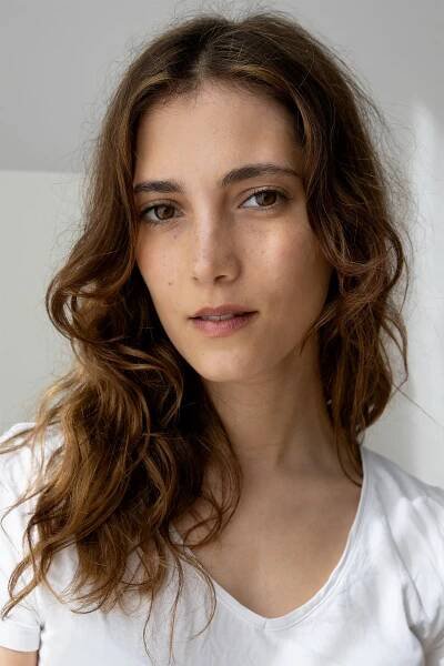 Sarah-Sofie Boussnina herečka