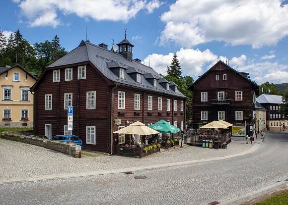 Lázně Karlova Studánka – malebná architektura a čistá příroda Jeseníků | PrimaVylety.cz