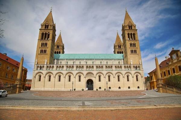 Budapest Private Tour Guide | Local Tours with Julia Kravianszky