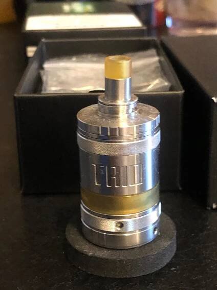 Atomizer ZQ VAPOR TRIO RTA stříbrný kompletní balení vč. všech těsnění