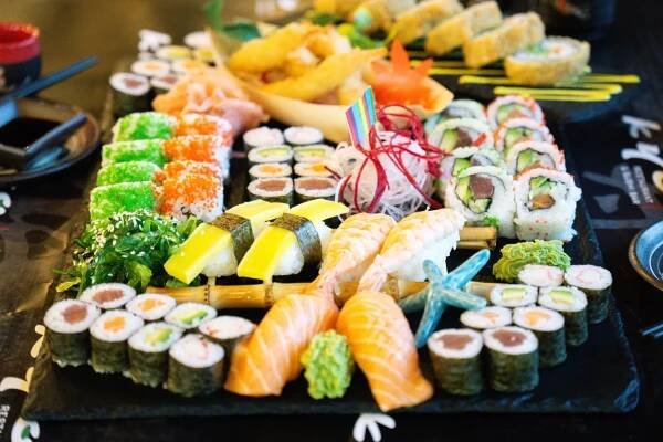 Velký sushi set: 65 kousků s rybami i zeleninou - Obrázek 8