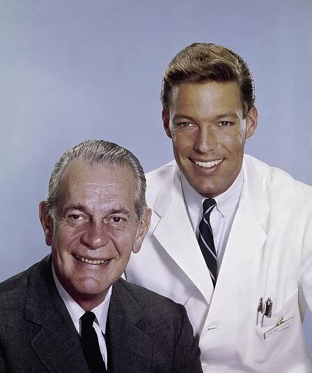 Raymond Massey, Richard Chamberlain - Dr. Kildare - Promo