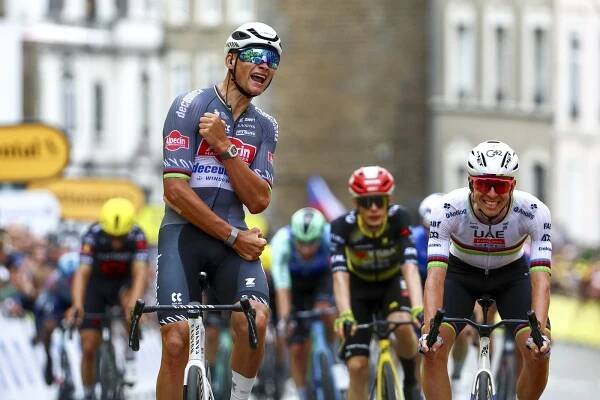 Van der Poel ovládl druhou etapu a převzal žlutý trikot - Minutové zprávy 