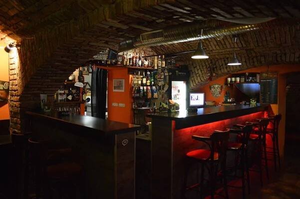 Žralok bar Praha | Apetee