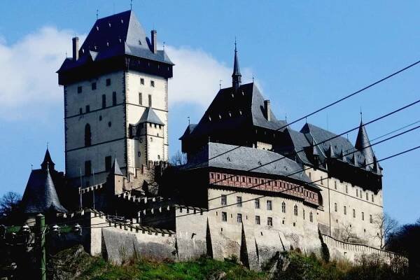 Na Karlštejn by se měl vydat každý Čech. Vstup za hubičku ale nečekejte