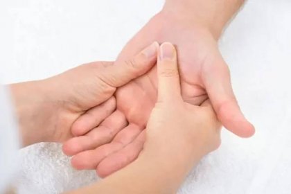 Masáž dlaní je zdraví prospěšná