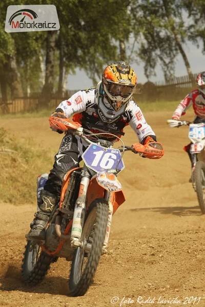 Fotogalerie Dívčí souboje v Pacově | Motorkáři.cz