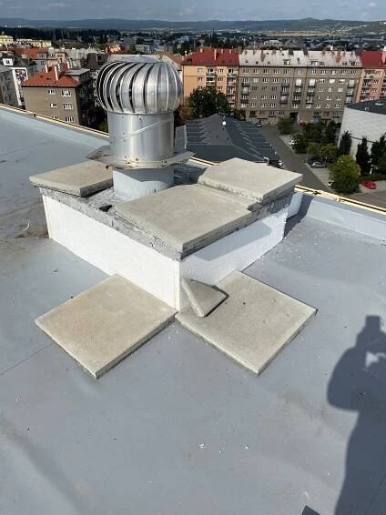 Roofman - Střechy a stavby na klíč| Rekonstrukce ploché střechy BD Olomouc, nové balkony Alumistr