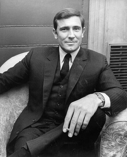 Copak je to za chlapíka (84)? Takto dnes vypadá »James Bond«!