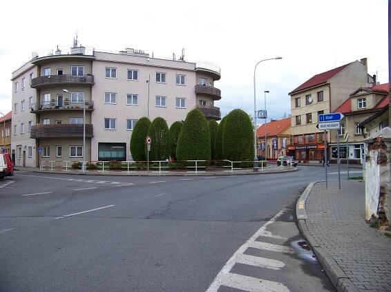 Soubor:Uhříněves, náměstí Protifašistických bojovníků, čp. 78 (01).jpg – Wikipedie