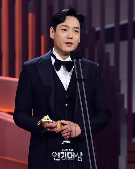 Aj v roku 2021 prinášala SBS divákom pôžitok. Ktoré z jej drám získali 2021 SBS Drama Awards? - Asianstyle