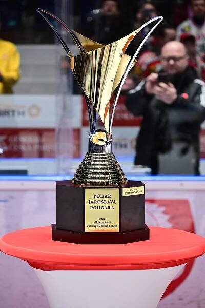 HC DYNAMO PARDUBICE – Přijďte na výstavu DYNAMO 100, Pouzarův pohár k vidění pouze do konce dubna!