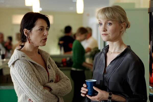 Das Glück dieser Erde - In letzter Sekunde - Z filmu - Julia Cencig, Eva Herzig