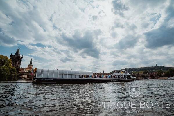 Golfová exhibice na Bohemia Rhapsody | Prague-Boats.cz