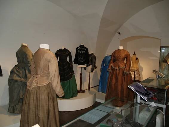 Móda s honzíkem 20.6. - 15.10. 2023 | Prachatické Muzeum