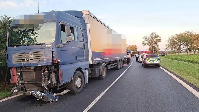 Vážná nehoda u Vtelna: na šestnáctce opět přistával záchranářský vrtulník