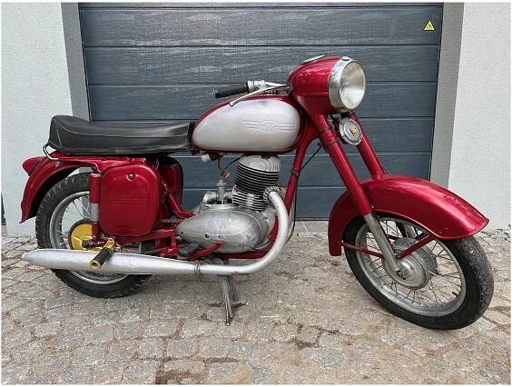 Motocykl Jawa 250 (vývozní) - Atelier Fiala
