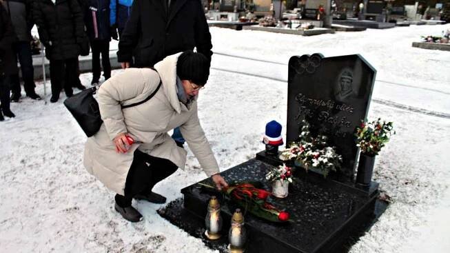 Deset let od úmrtí Jiřího Rašky: Na hrobě se objevila také proslulá "Raškovka"