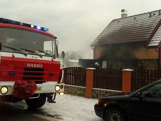 Požár garáže v Majdaleně | POŽÁRY.cz - ohnisko žhavých zpráv | hasiči aktuálně