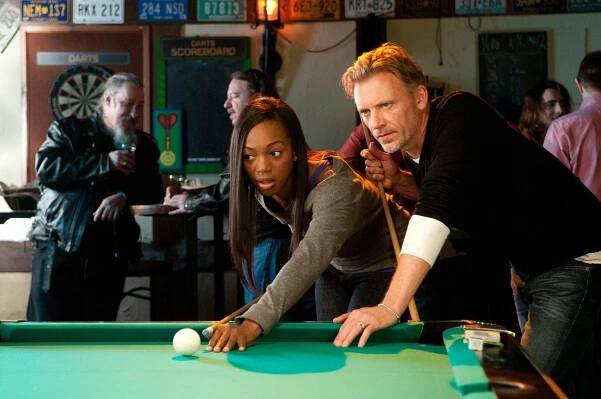 Rookie Blue - S trochou víry - Z filmu - Enuka Okuma, Callum Keith Rennie