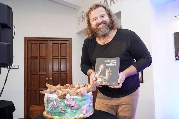 Porotce z Peče celá země si touží vzít přítele oficiálně. Svatební dort si prý ale sám péct rozhodně nebude