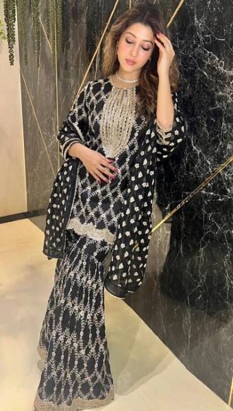 Sonarika Bhadoria’s desi glow hits different.