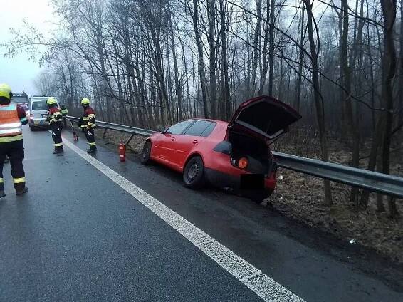 U dopravní nehody osobního auta u Rumburku hasiči provedli… | POŽÁRY.cz - ohnisko žhavých zpráv | hasiči aktuálně