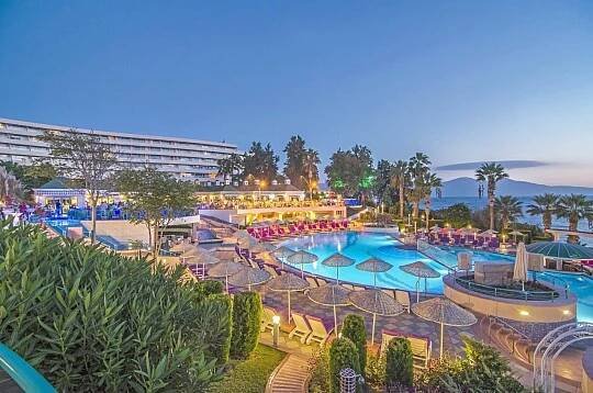 THE GRAND BLUE SKY HOTEL