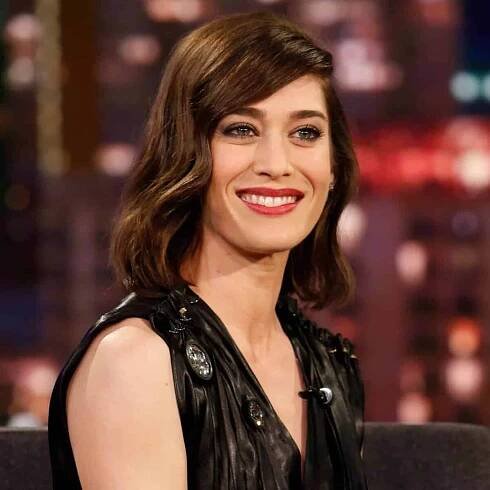 Lizzy Caplan : Net Worth, Height, Weight, Age, Affairs, Wiki, Facts and Figures 1