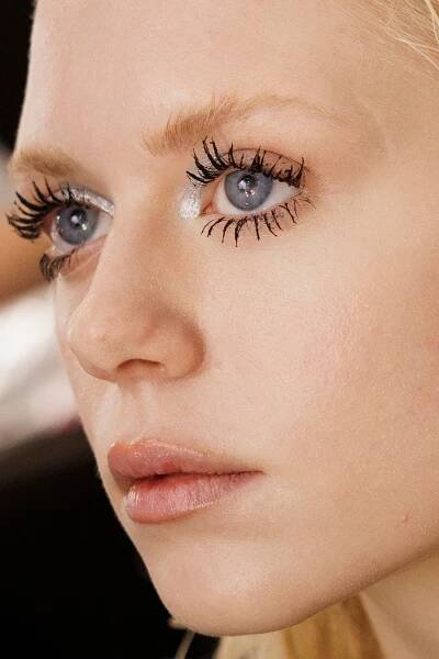 Mascara Lovers: Lash Painting Is the Makeup Trick You Need to Try for Clump-Free Lashes
