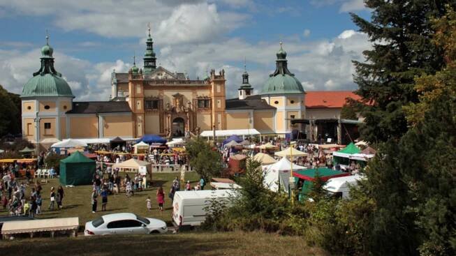 Příbramská svatohorská šalmaj má nový termín, slavnost zakončí koncert kapely Ginevra