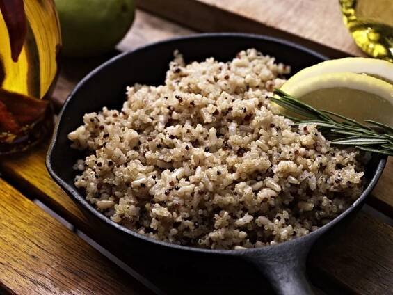 Vařená quinoa je nejenom perfektní lehkou přílohou.