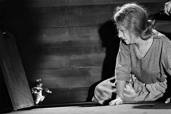 Agnes Moorehead on 'The Twilight Zone'