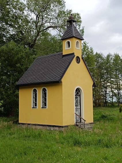 Soubor:Kaple sv. Jana Nepomuckého v Horních Heřmanicích.jpg – Wikipedie