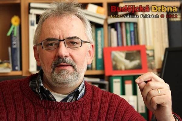 Nový rektor univerzity opravuje diplomky na Kleti