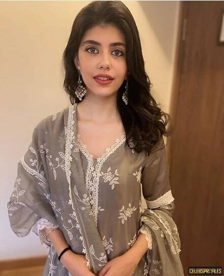 Sanjana Sanghi Wiki, Age, Movies, Height and Biography 8