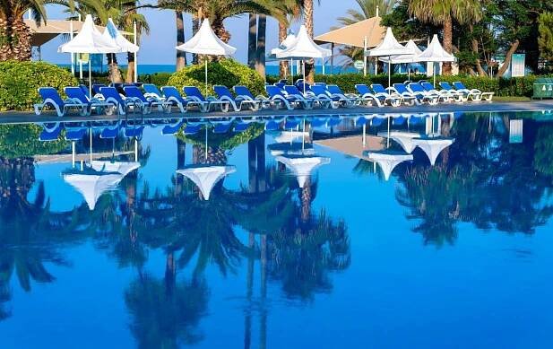 Bazén v ubytování Turquoise Hotel nebo v jeho okolí