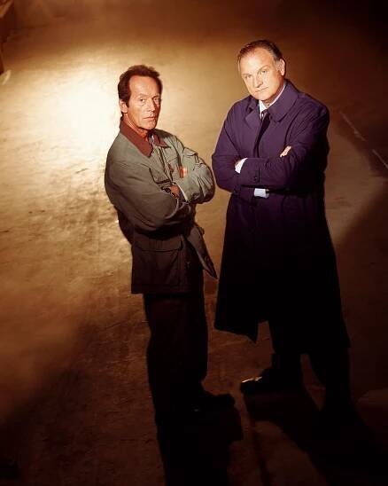 Lance Henriksen, Stephen E. Miller - Milénium - Promo