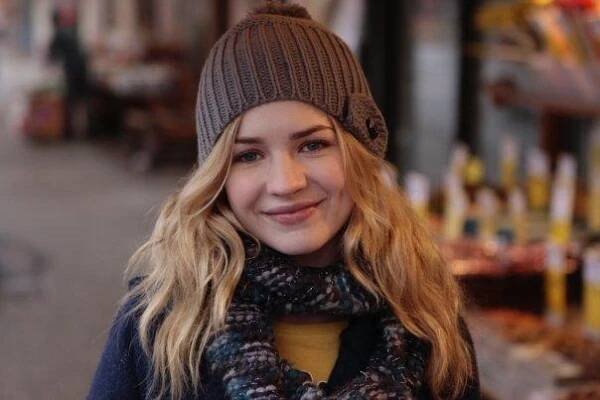 Britt Robertson fotka
