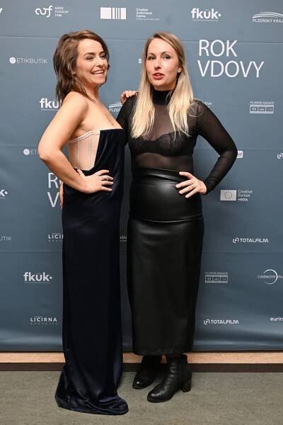 FOTO: Pavla Beretová s Lídou Rašilovovou. – stránka 4