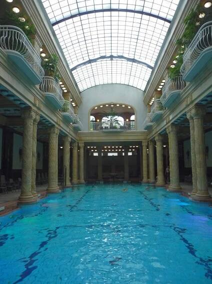 Gellertbad, Schwimmbad