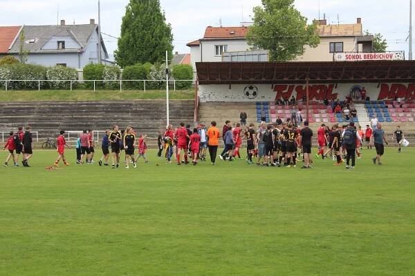 OBRAZEM: Bedřichov slavil postup do divize. Chotěboř postupové skóre neudržela