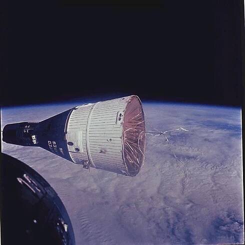 První setkání amerických kosmických lodí – Gemini 7 a Gemini 6 (Zdroj: NASA) 