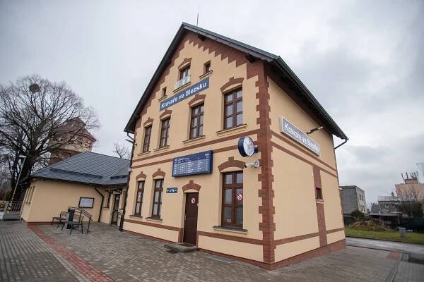 Železniční stanice v Kravařích v novém: prošla výraznou rekonstrukcí