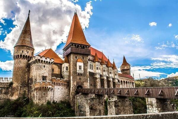 Hrad Corvinilor ve městě Hunedoara