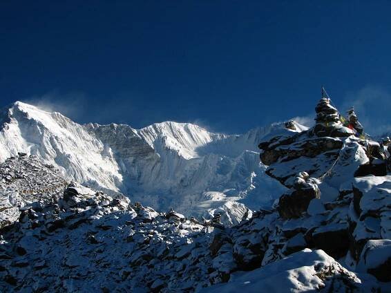 Soubor:Nepal - Sagamartha Trek - 100 - Cho Oyu from Gokyo Ri (497679097).jpg