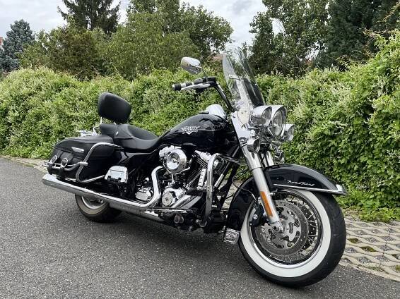 Harley-Davidson Road King FLHRC Classic