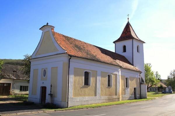 Milovice u Mikulova - kostel... - Kostel