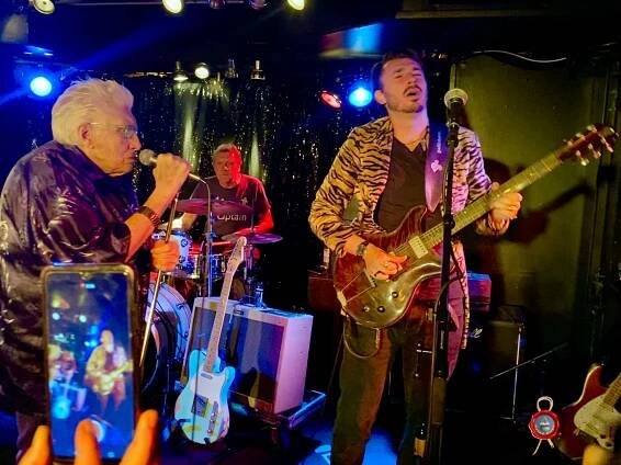 Chris Farlowe singt